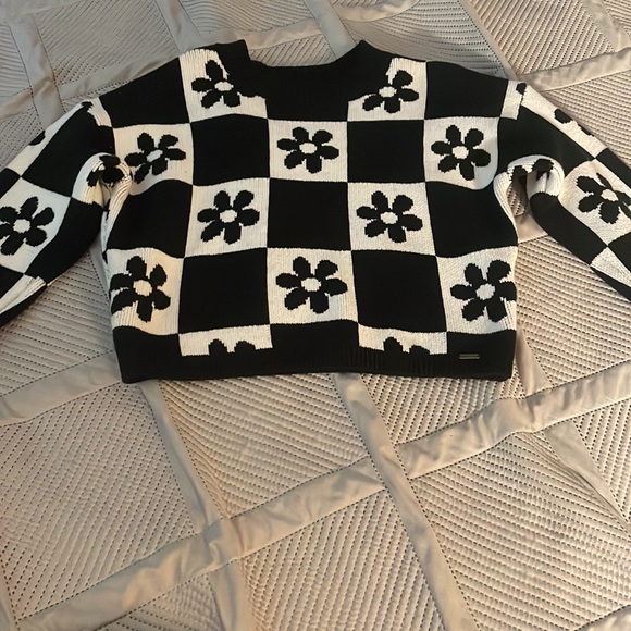 Checkered Flower Hollister Sweater - Picture 3 of 6